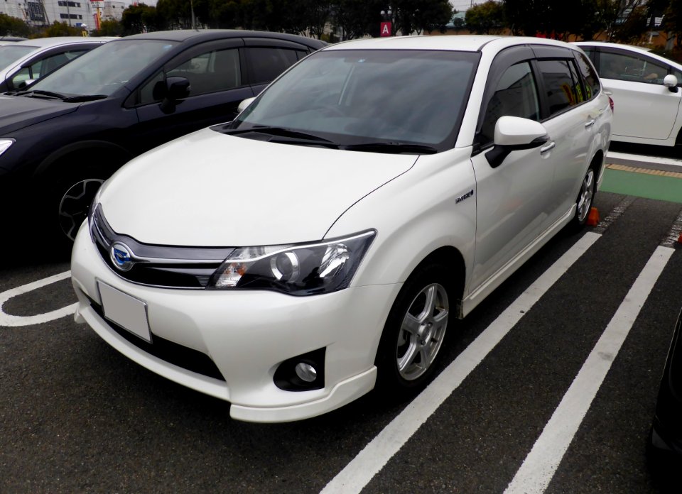 Toyota COROLLA FIELDER HYBRID G (E165) front