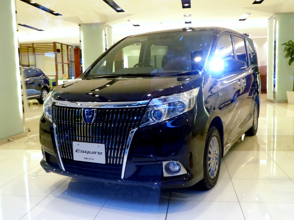 Toyota Esquire HYBRID Xi (R80G) front