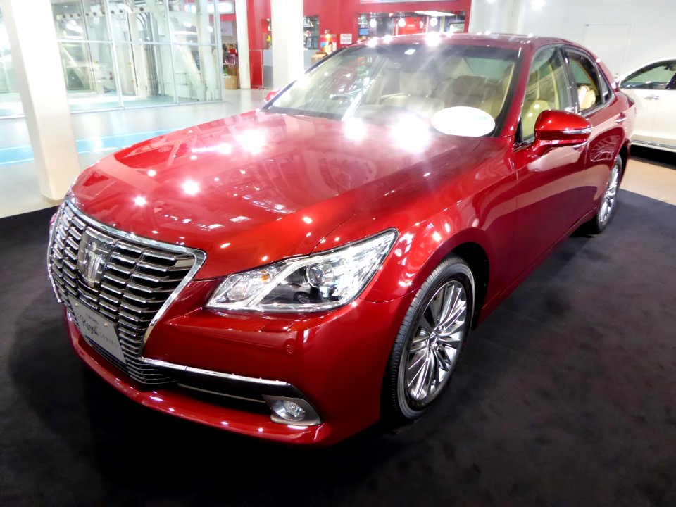 Toyota CROWN Royal Saloon G 2WD (GRS210) front