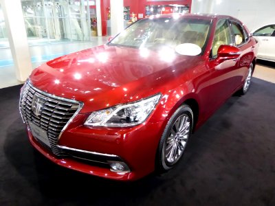 Toyota CROWN Royal Saloon G 2WD (GRS210) front