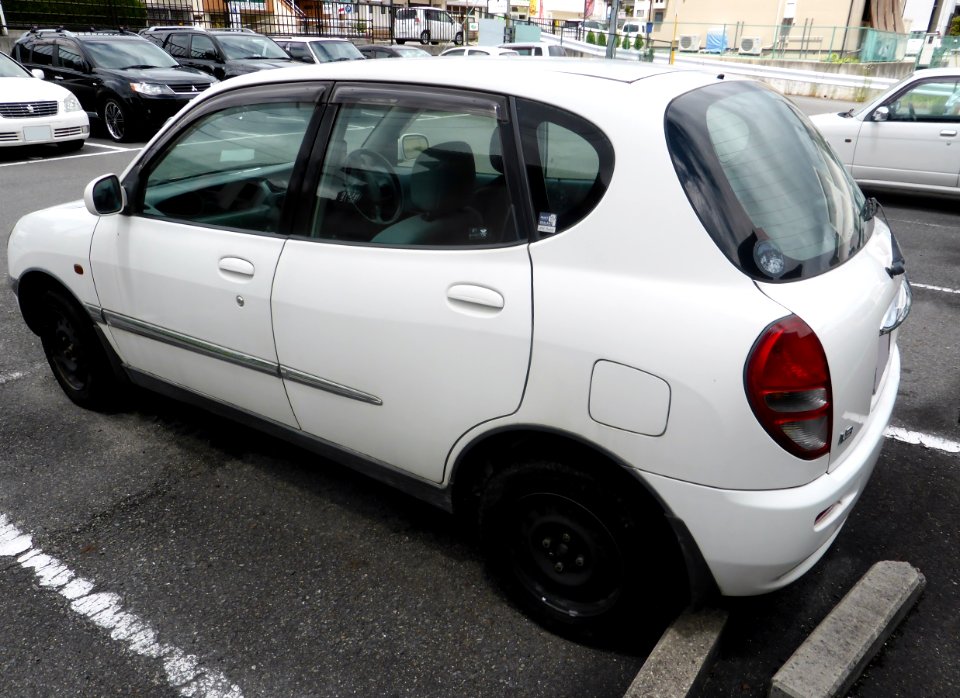 Toyota Duet 1.0V (M100A) left