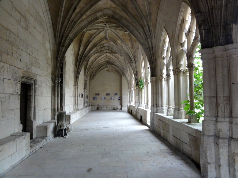 Toul (Meurthe-et-M.) Cloître de la collégiale Saint-Gengoult de Toul (03)