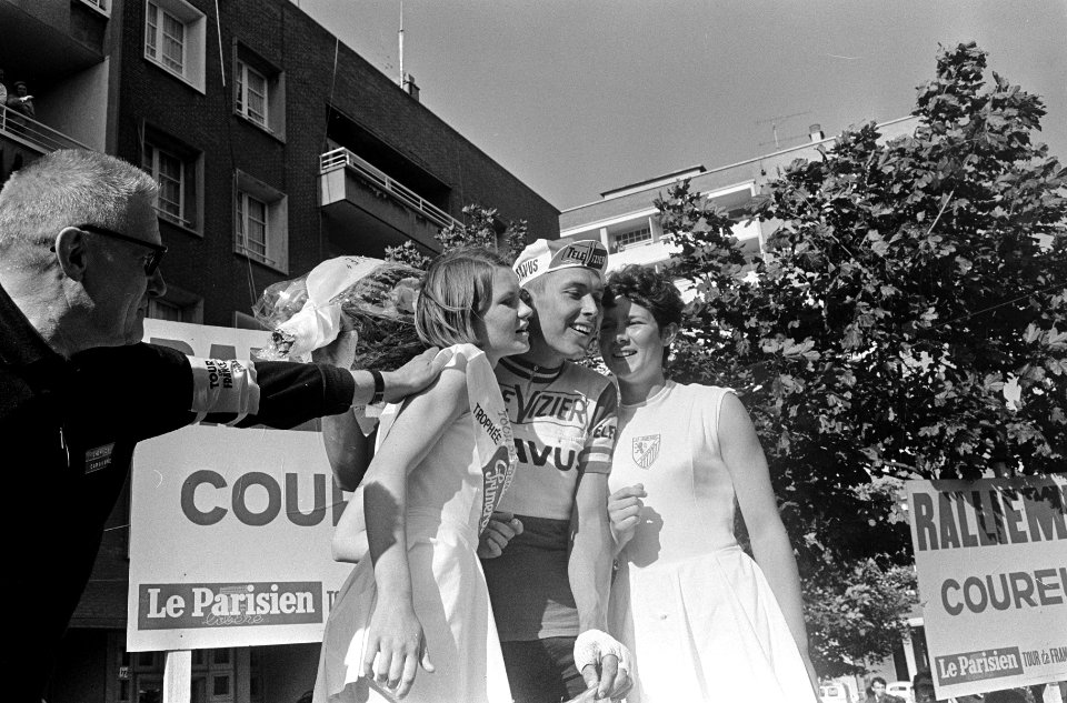 Tour de France , Gerben Karsten op ere-podium te Duinkerken, Bestanddeelnr 919-3000