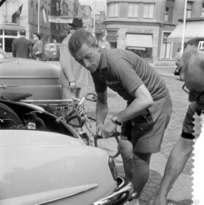 Tour de France , in Charleroi, de Nederlandse ploeg. Wout Wagtmans , zijn fiets , Bestanddeelnr 908-7408