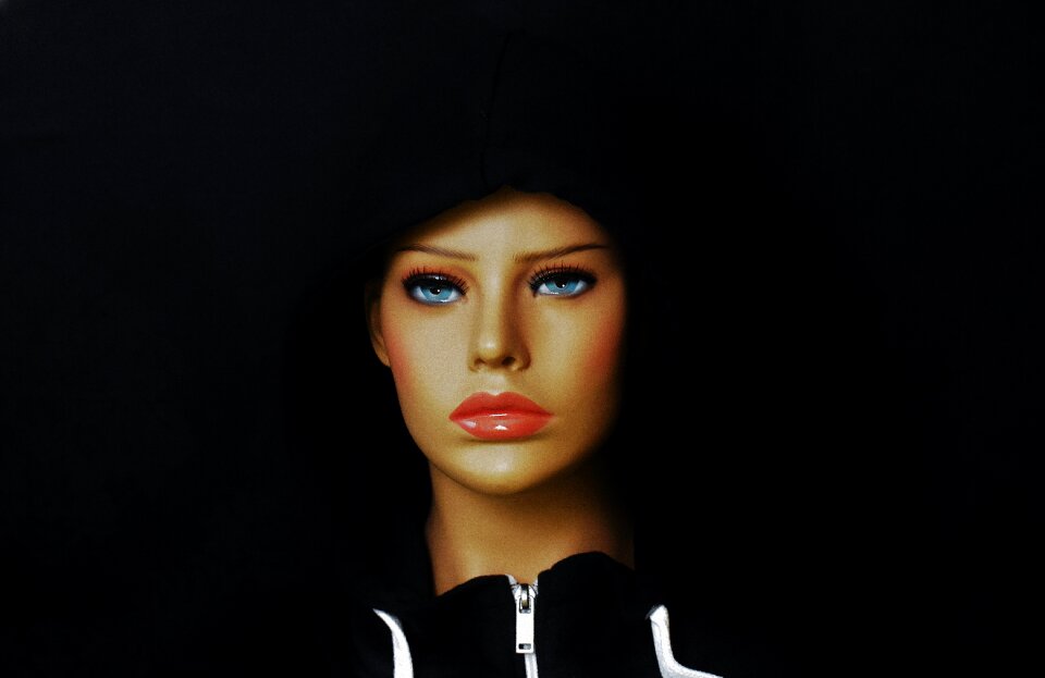 Mysterious blue eye display dummy