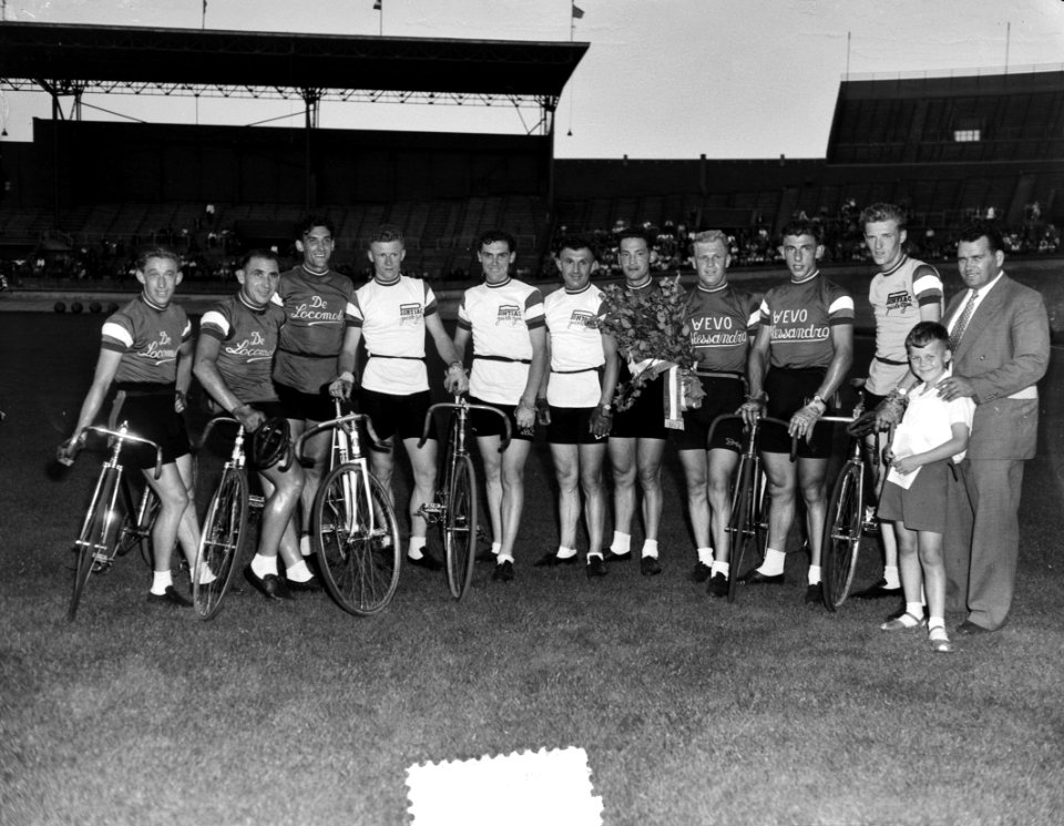 Tour de France. Ploeg in Olympisch Stadion, Bestanddeelnr 905-8083
