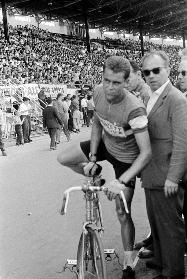 Tour de France , J de Roo op geleende fiets, Bestanddeelnr 911-3759