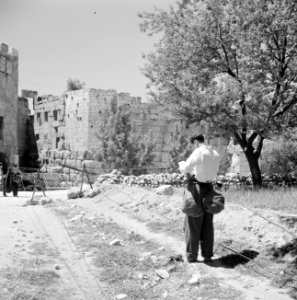 Touwslager aan het werk in Ras el-Ain, Bestanddeelnr 255-6505