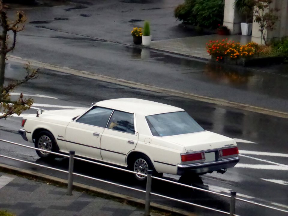 Toyota Crown 2800 Royal Saloon (S110) rear