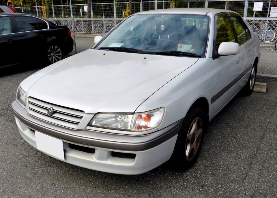 Toyota CORONA PREMIO 1.8 E (AT211) front