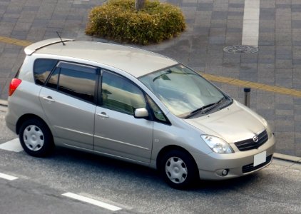 Toyota Corolla Spacio (E120N) front
