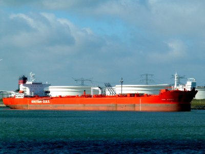 Tove Knutsen - IMO 8715546 - Callsign LEOT3 at the '4e Petroleumhaven', Port of Rotterdam, Holland 09-Apr-2006