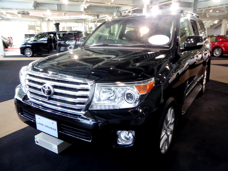 Toyota LAND CRUISER ZX 4WD (URJ202W) front