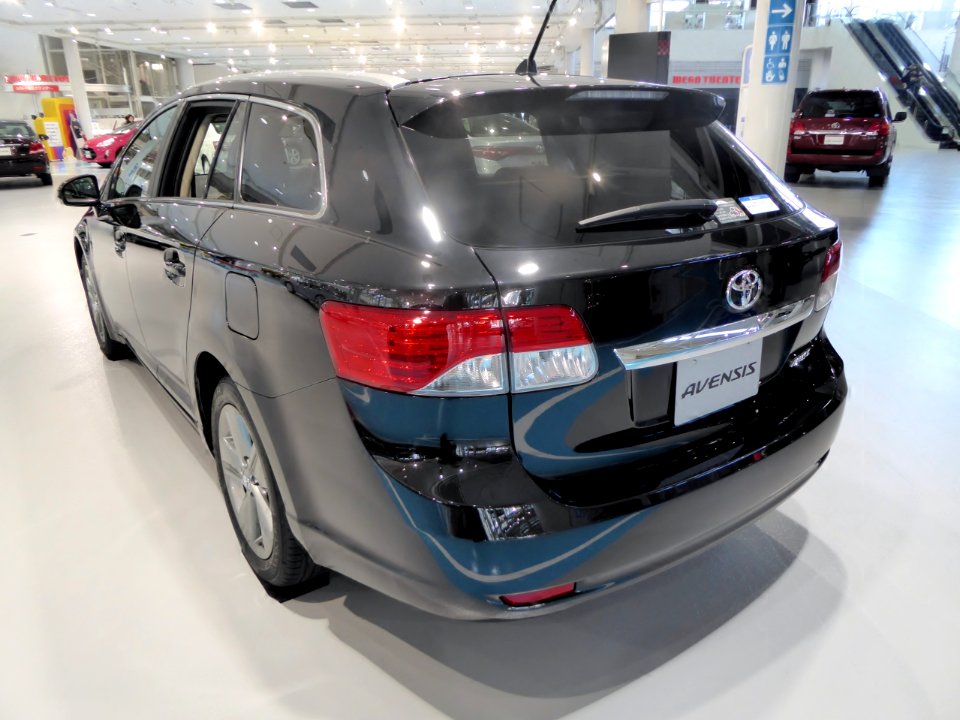 Toyota AVENSIS Li 2WD (ZRT272W) rear