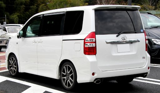 Toyota Noah G's rear