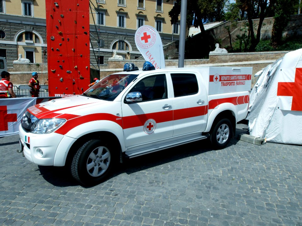 Toyota Odone Ambulanza, Reparto Sanitá Transporto Farmaci in Rome pic2