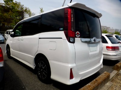 Toyota NOAH Si (R80W) rear