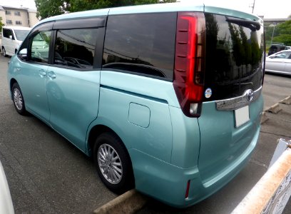 Toyota NOAH HYBRID G (ZWR80G) rear