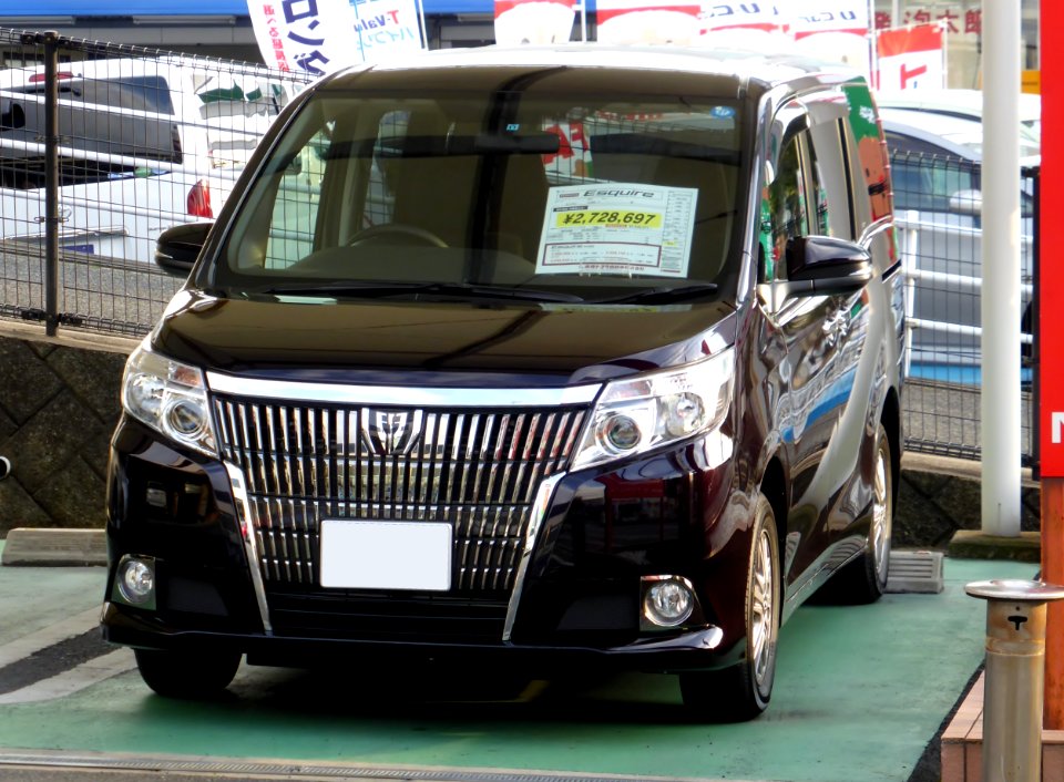 Toyota Esquire Xi (R80G) front