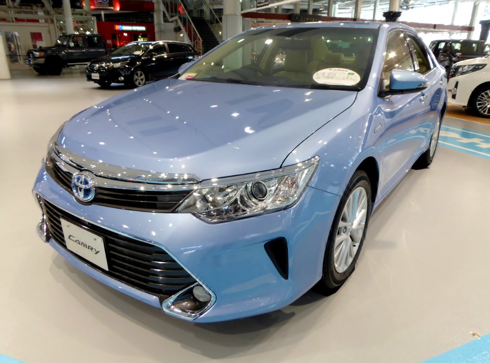 Toyota CAMRY HYBRID "Leather Package" (AVV50) front