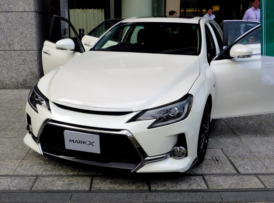 Toyota MARK X G's (X130) front