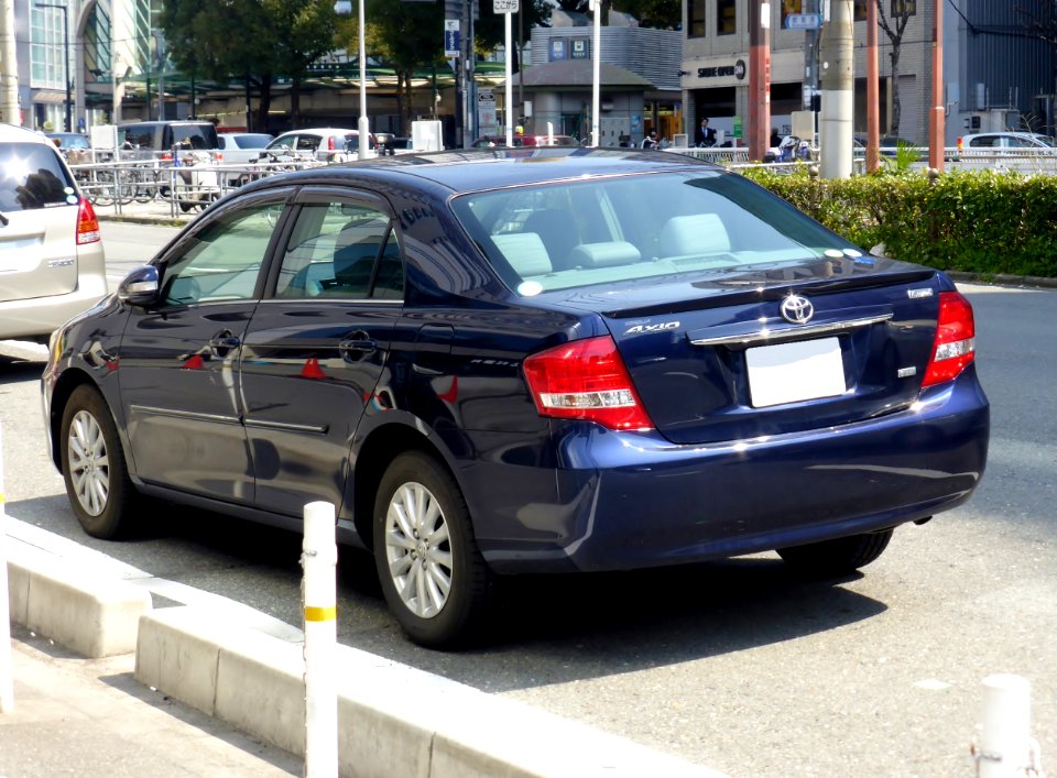 Toyota COROLLA Axio 1.8LUXEL (E140) rear