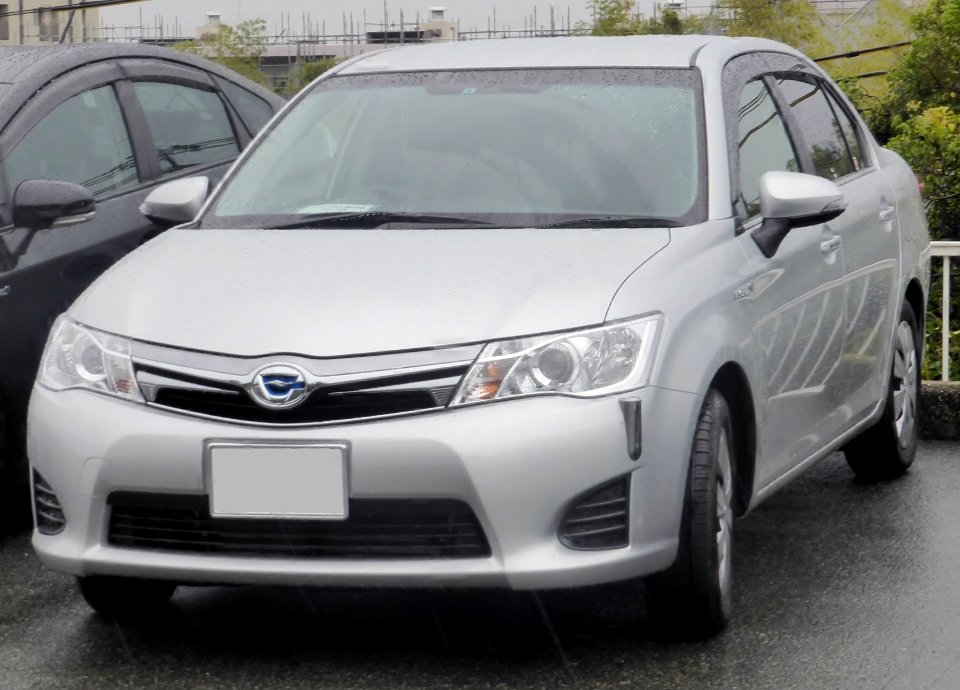 Toyota Corolla Axio Hybrid (NKE165)