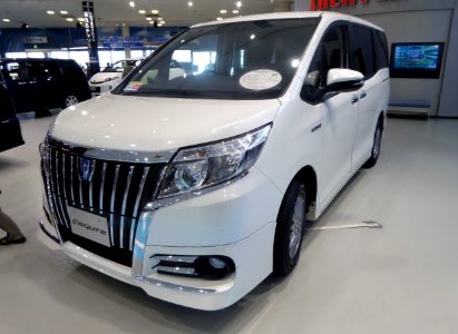 Toyota Esquire HYBRID Gi (ZWR80G) front