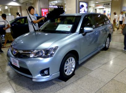 Toyota Corolla Fielder Hybrid (E165) front