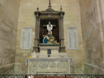 Toul, cathédrale pietà monument aux morts
