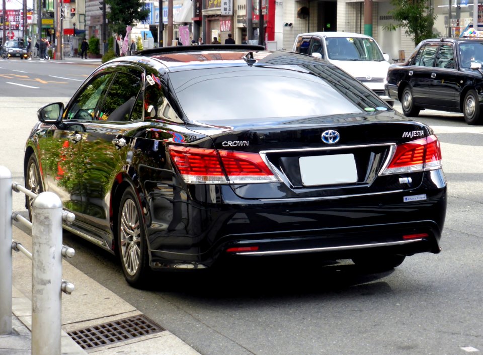 Toyota CROWN MAJESTA (S210) rear (2)