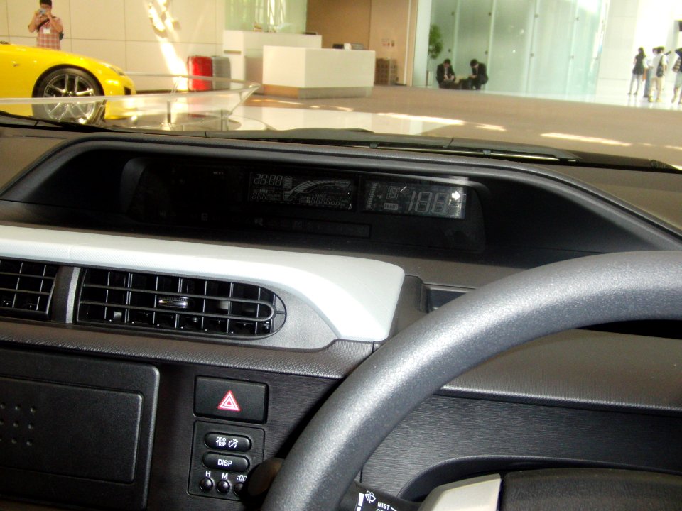 Toyota Aqua interior