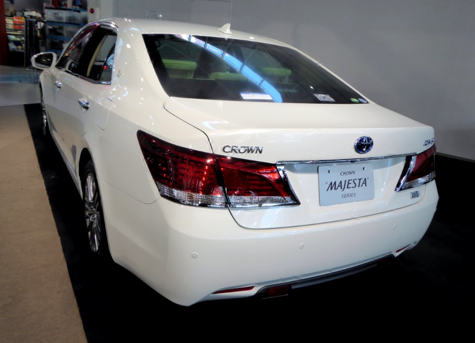 Toyota CROWN MAJESTA (GWS214) rear