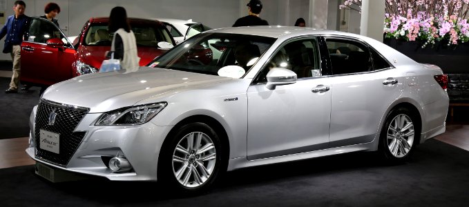 Toyota Crown Hybrid Athlete