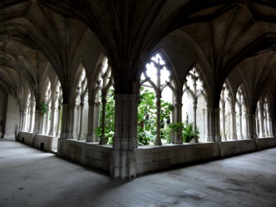 Toul (Meurthe-et-M.) Cloître de la collégiale Saint-Gengoult de Toul (02)
