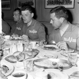 Tour de France , eerste etappe Keulen Luik, voor de aanval v.r.n.l. Jo de Roo , , Bestanddeelnr 917-8904