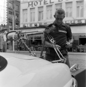 Tour de France , in Charleroi, de Nederlandse ploeg. Wout Wagtmans , zijn fiets , Bestanddeelnr 908-7409