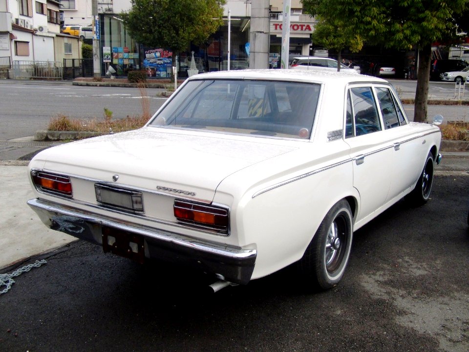 Toyopet Crown (S50) rear
