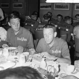 Tour de France , eerste etappe Keulen Luik, de wielrenner van Televizier aan de , Bestanddeelnr 917-8906