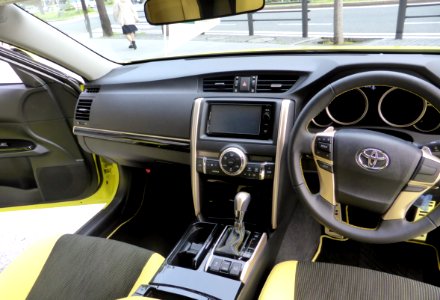 Toyota MARK X "Yellow Label" (X130) interior