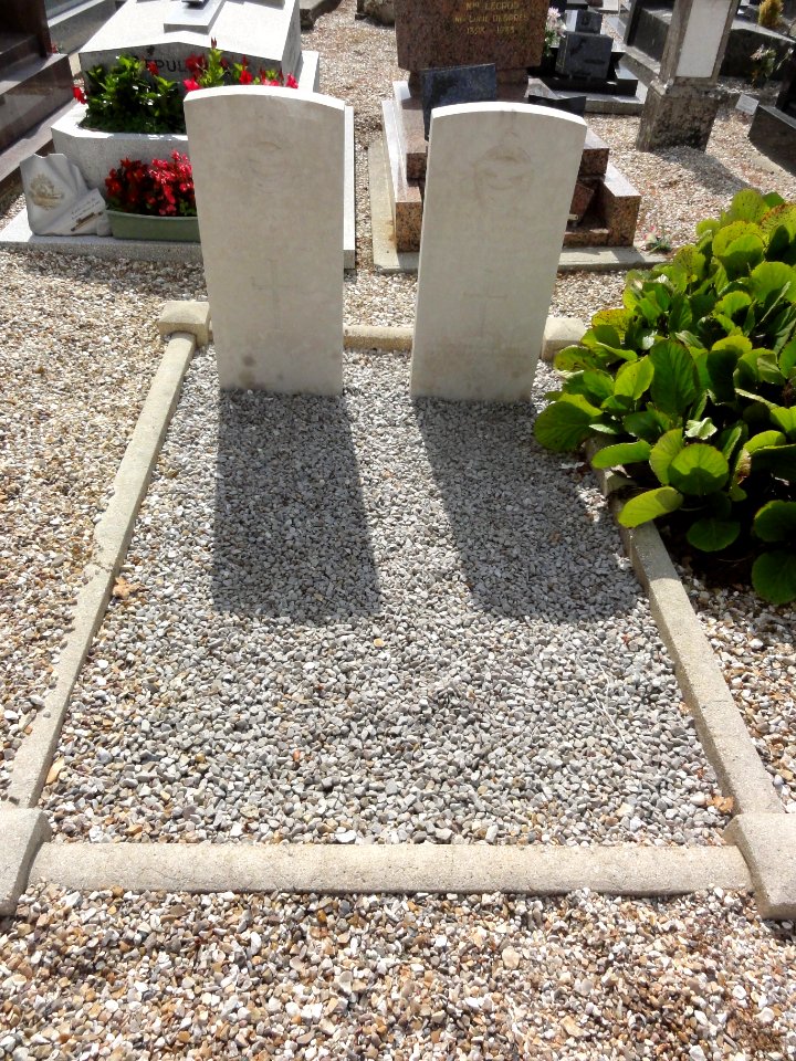 Touffreville-la-Corbeline (Seine-Mar.) tombes militaires de la CWGC