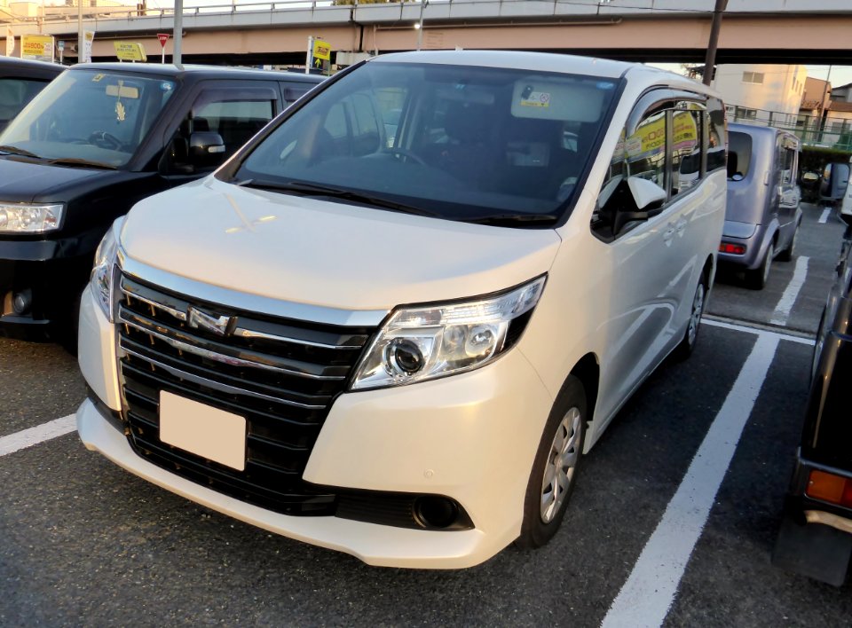 Toyota NOAH G (R80G) front