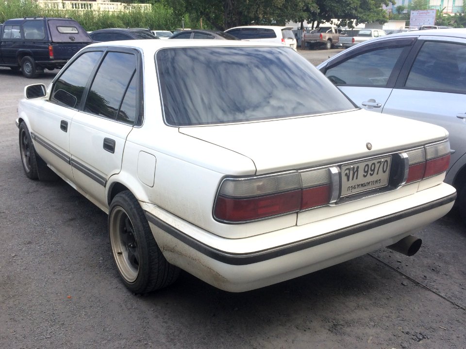 Toyota Corolla (E90) 23