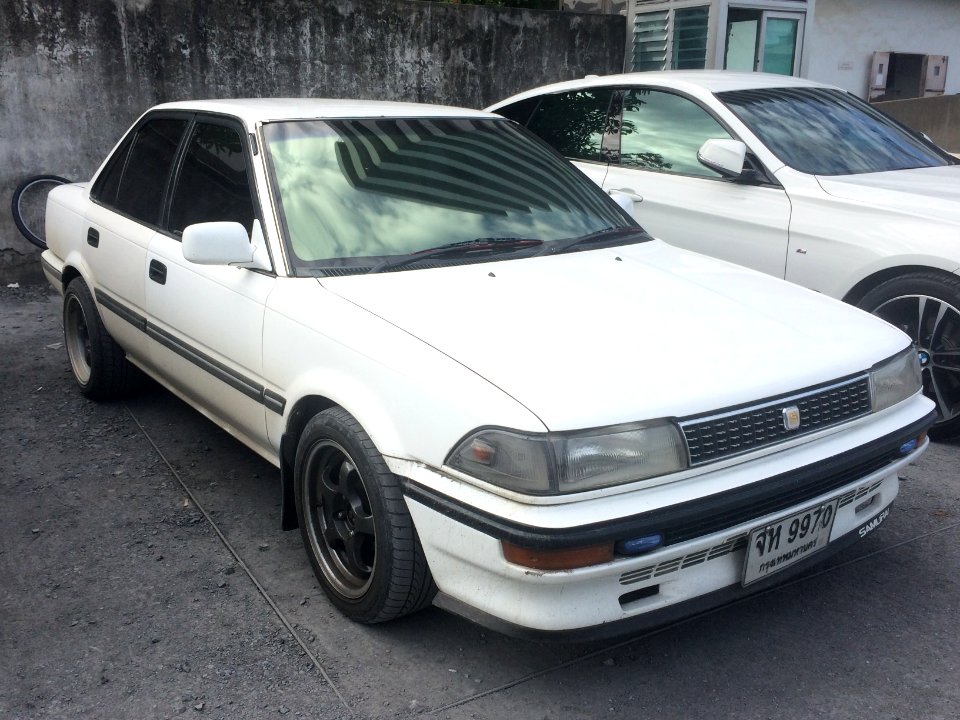Toyota Corolla (E90) 22