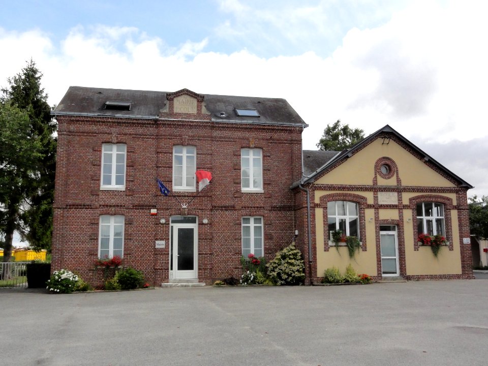 Touffreville-la-Corbeline (Seine-Mar.) mairie-école des garçons
