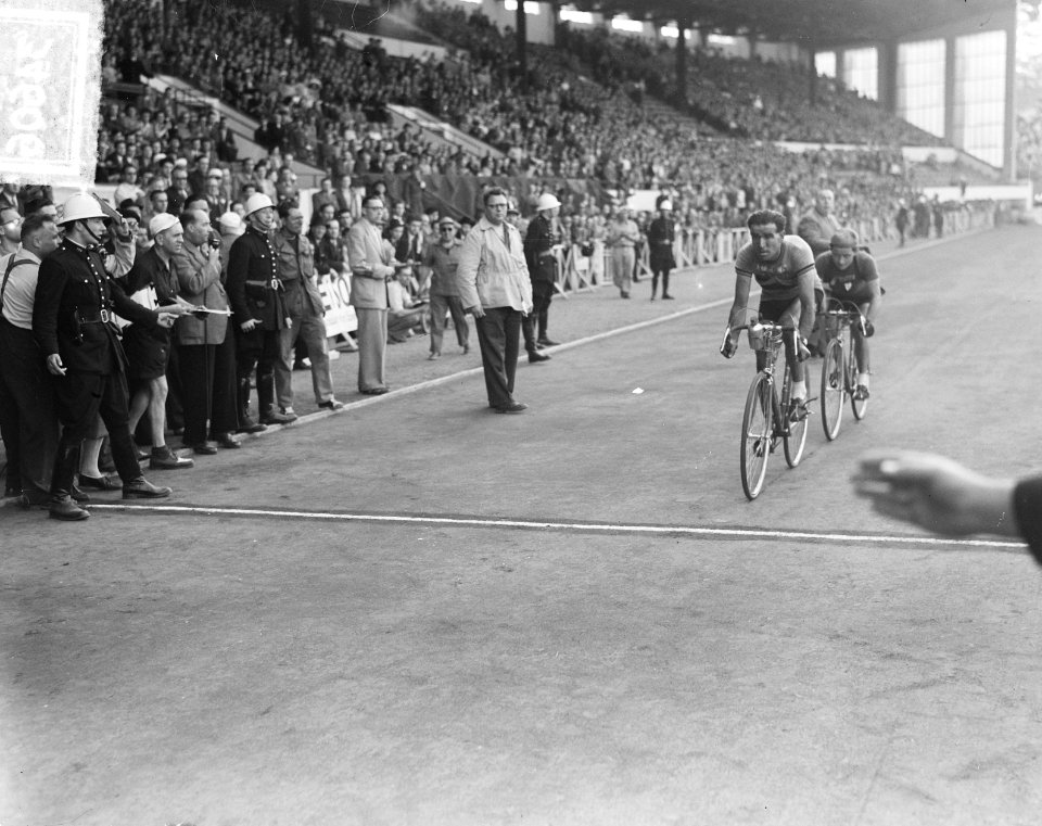 Tour de France, 2e etappe Reims-Brussel. Finish, Roger Lambrecht (België) en Jac, Bestanddeelnr 903-4606