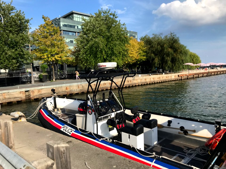 Toronto Police Service Boat 23 C 10386ON 04