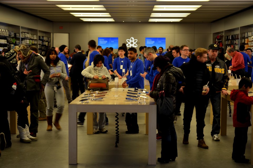 TorontoAppleStore2