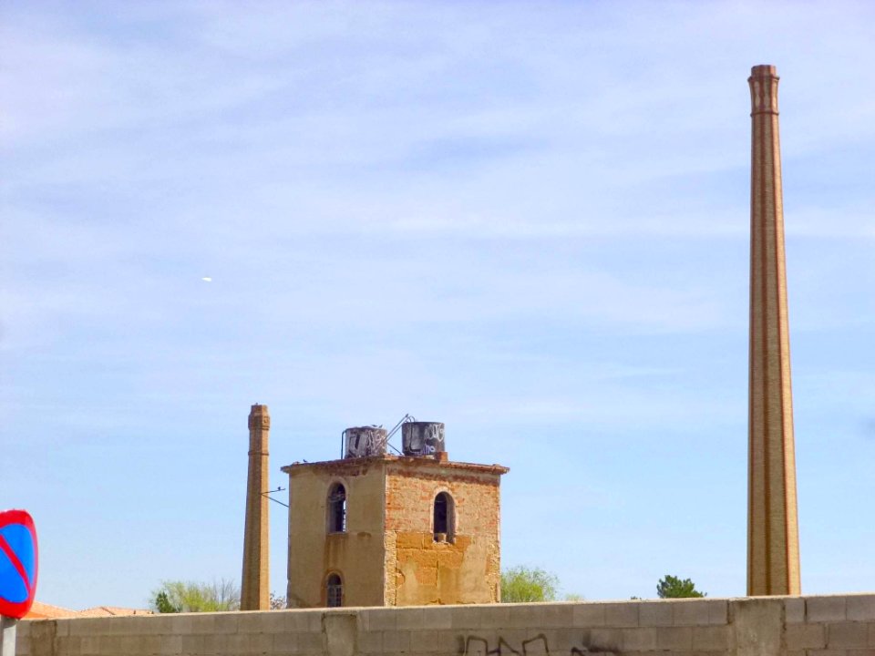 Tomelloso - Chimeneas de las antiguas fábricas de alcohol 1