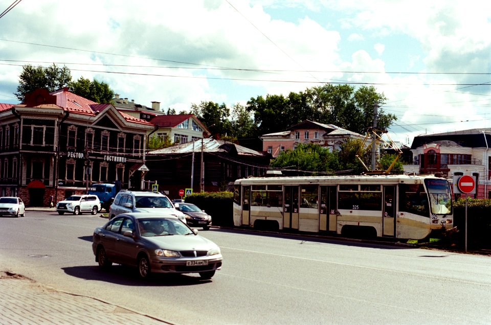 Tomsk tram 325 2020-08 Ploshad Batenkova